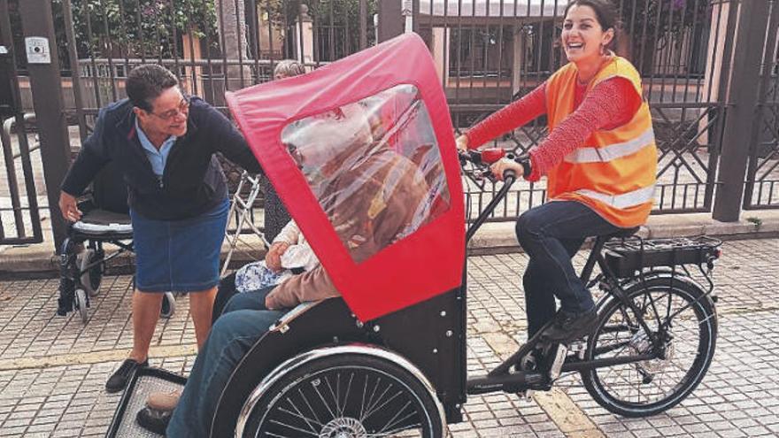 Una prueba del triciclo adquirido por Tenerife por la Bici.