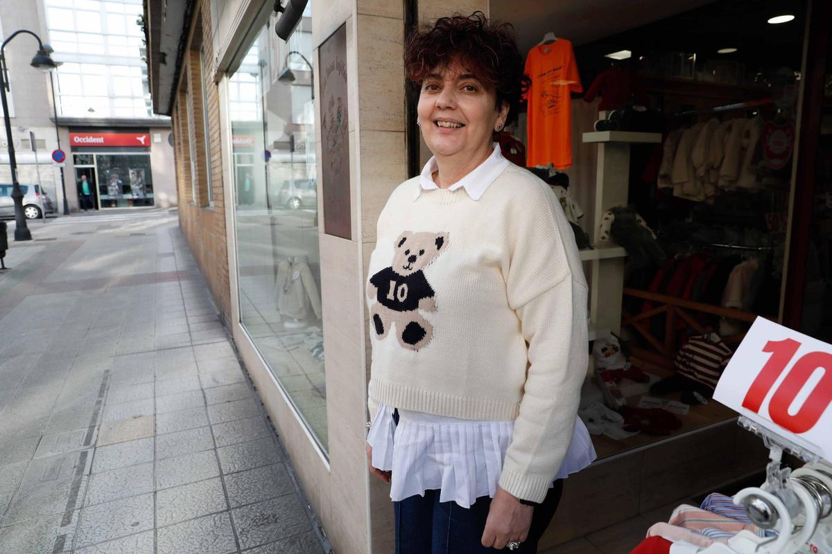 Marga López, en la entrada de Los Locos Bajitos.