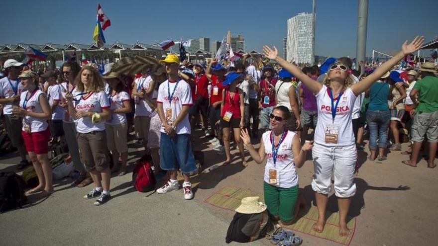 Unos 40.000 jóvenes católicos asisten a una multitudinaria misa en Barcelona