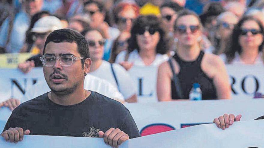 La cabecera de la manifestación celebrada en la mañana de ayer. |