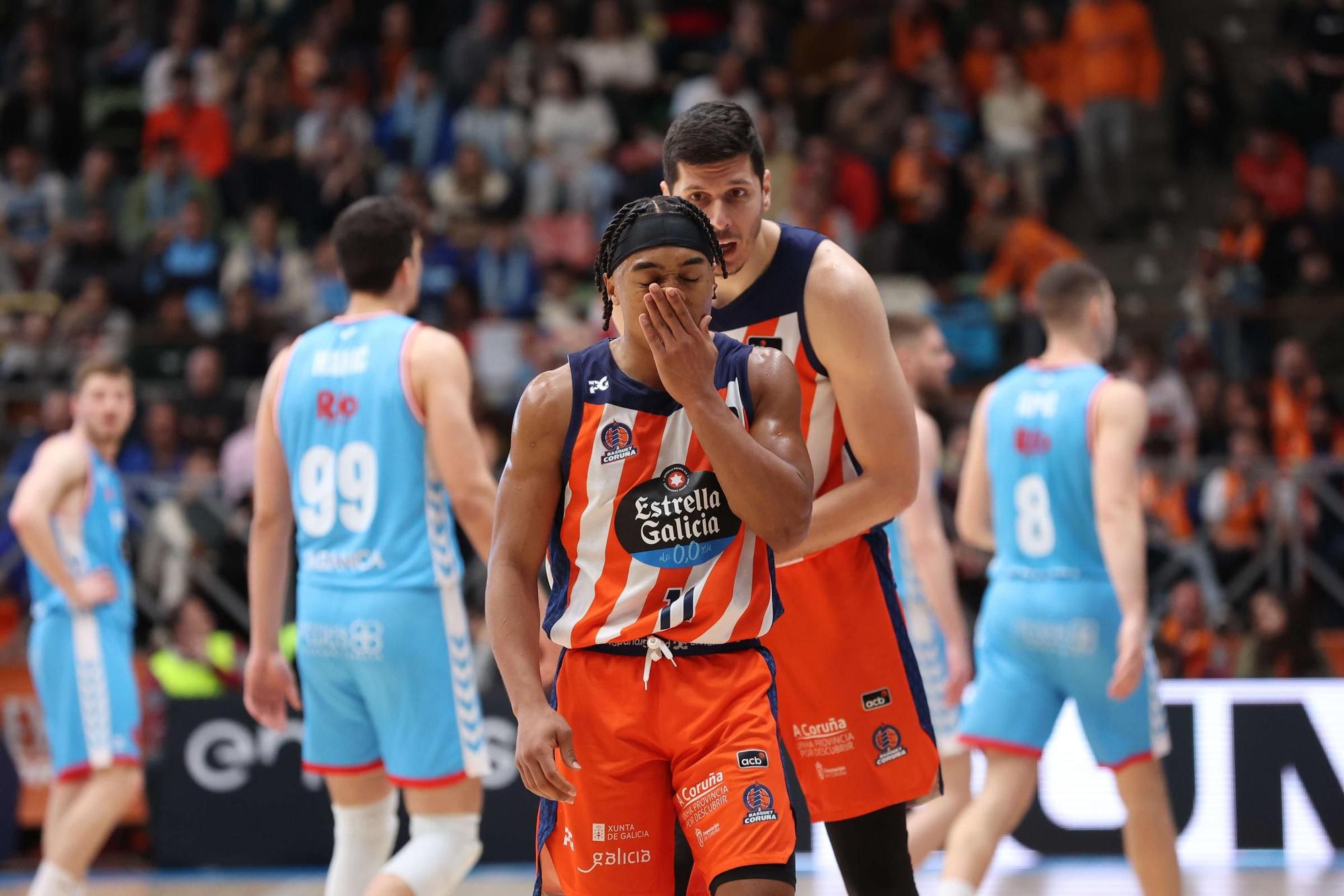 El Coliseum de A Coruña vivió su primer derbi de baloncesto