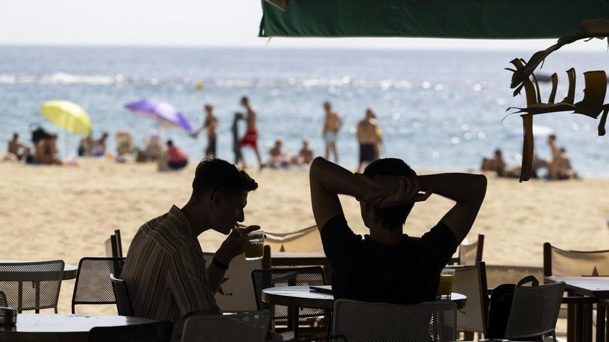 Los chiringuitos de Puerto Sherry tendrán que cerrar en julio: Margarita, Blu, Phiphi o Playa Canalla no abrirán este verano