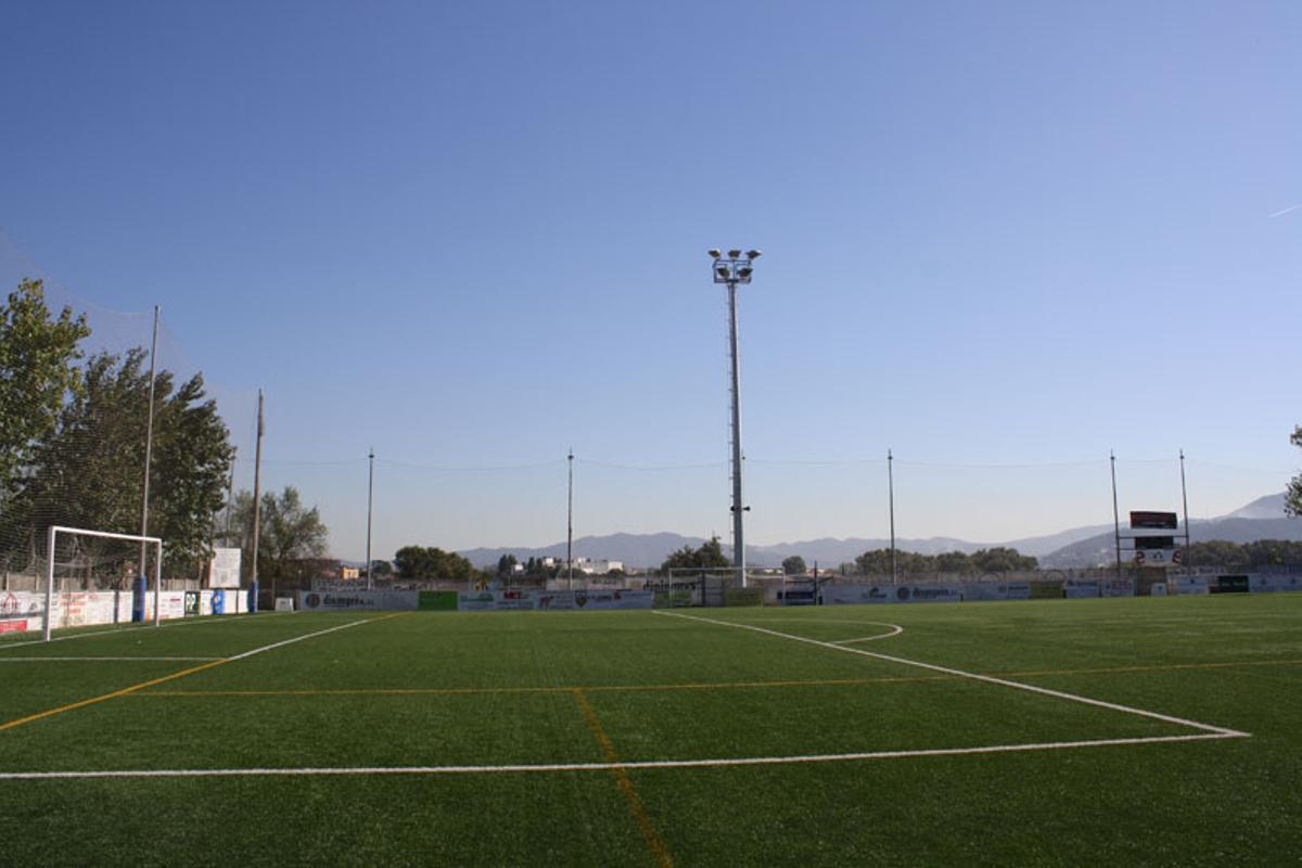Mollet adjudica les obres per reparar la gespa del camp Juan Bocanegra Mollet adjudica les obres per reparar la gespa del camp Juan Bocanegra