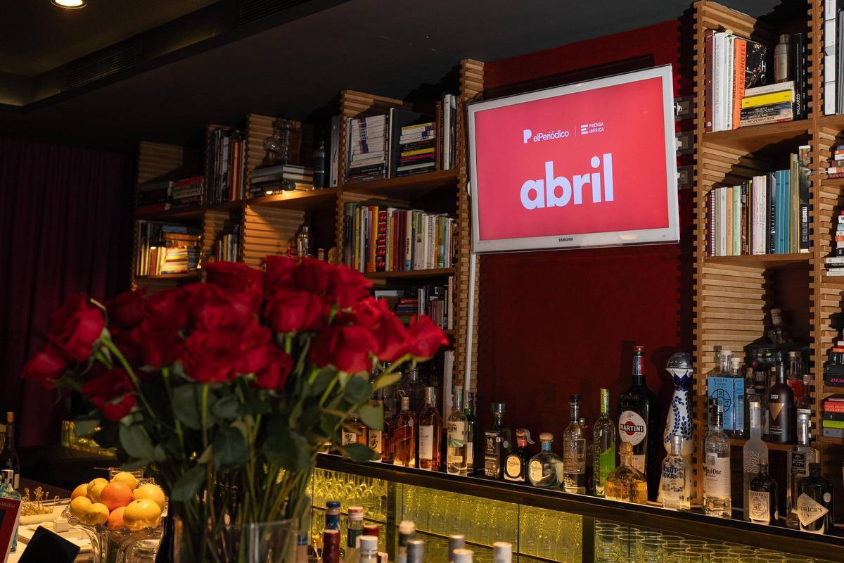 El suplemento abril de El Periódico celebra el Sant Jordi en el Speakeasy