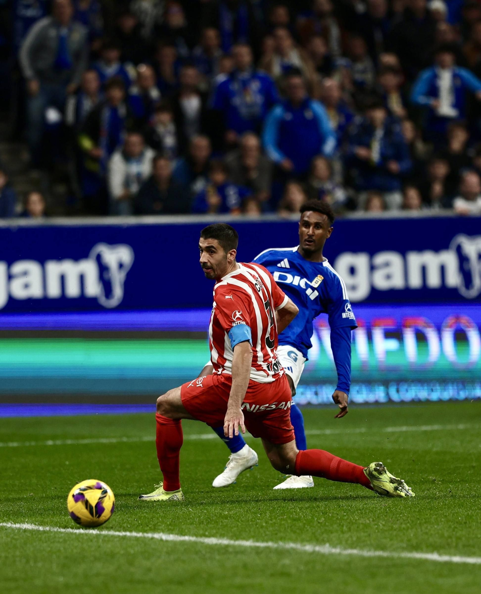 Así fue el derbi asturiano: todas las fotos del encuentro entre el Oviedo y el Sporting en el Tartiere