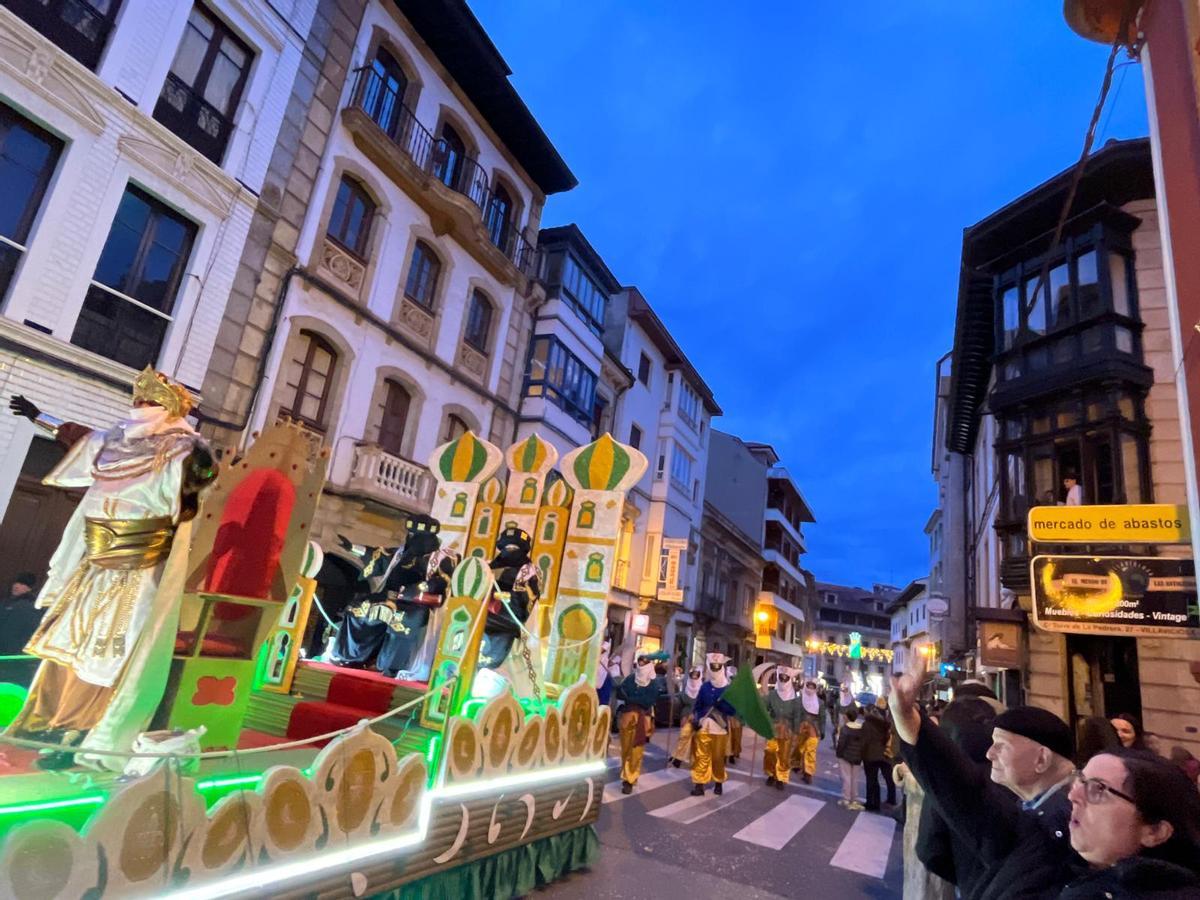 EN IMÁGENES: APOTEOSIS DE LOS MAGOS EN VILLAVICIOSA EN IMÁGENES: APOTEOSIS DE LOS MAGOS EN VILLAVICIOSA