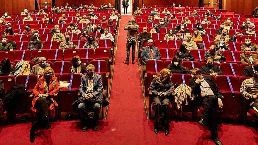 Una imagen de la gala de entrega de los premios del Festival Mostra’t 2021 en el Serrano. | NATXO FRANCÉS