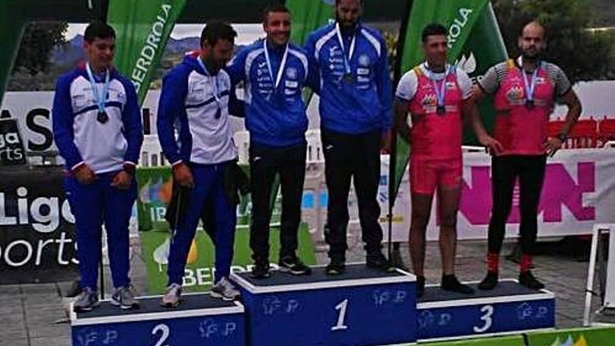 Javier Bernal y Adrián Fernández en el tercer escalón del podio, ayer en Castrelo do Miño.