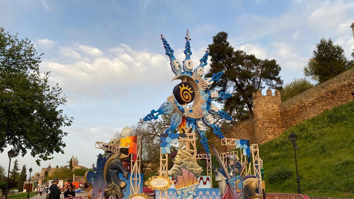 El monumento ha sido plantado este jueves en Toledo para promocionar las Hogueras de Alicante
