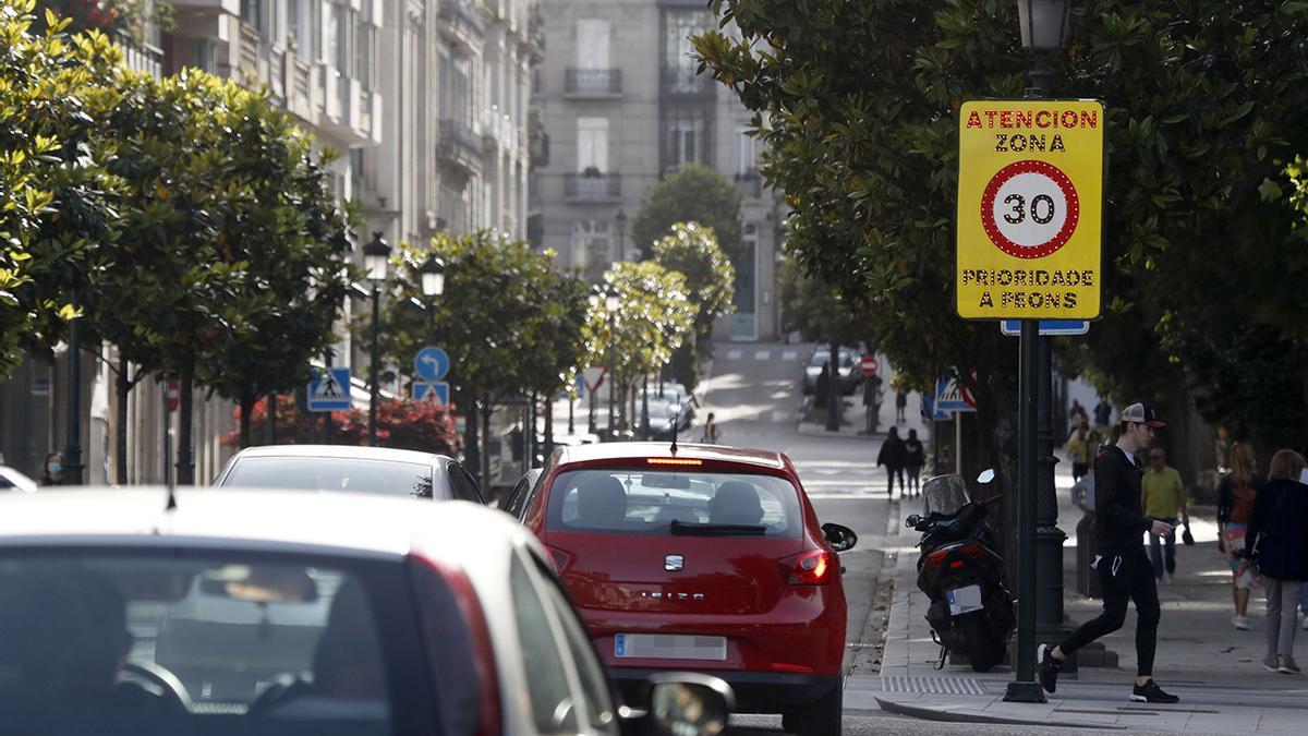 Plaza de Compostela en Vigo, donde los vehículos no pueden superar los 30 kilómetros por hora