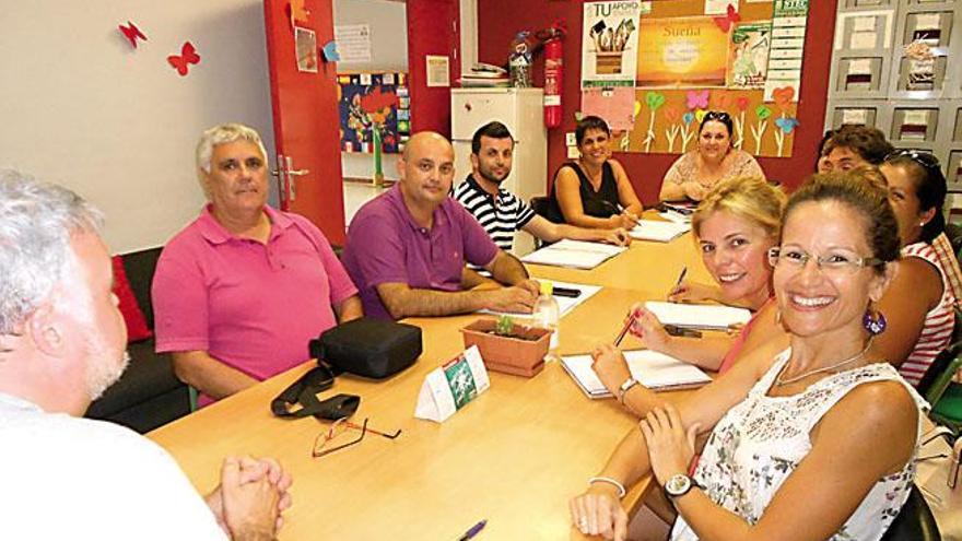 Imagen de la reunión entre el consejero Víctor Alonso y los profesores.