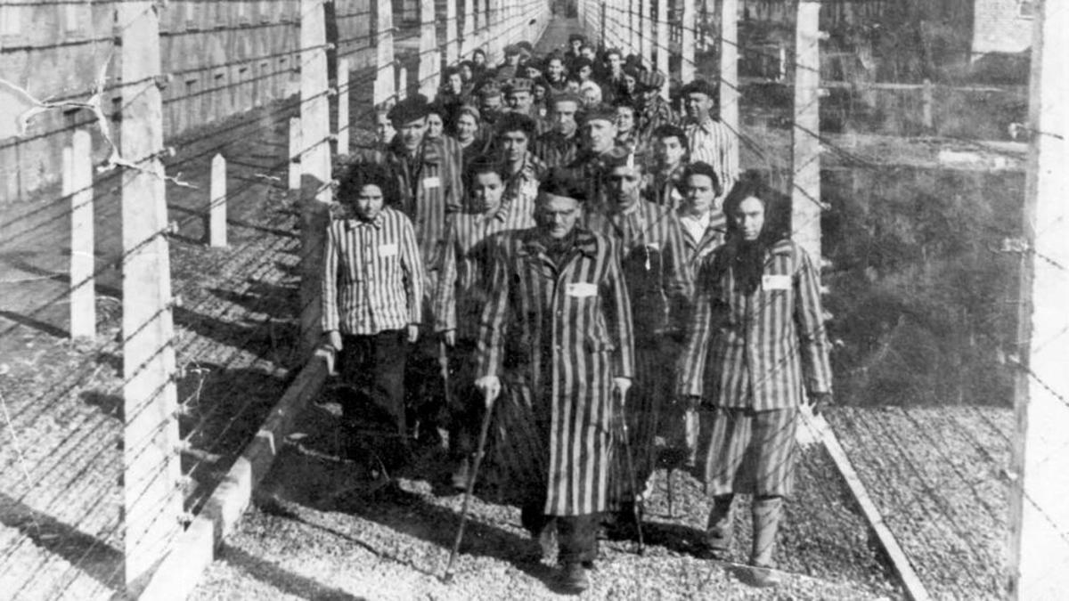 Presos de Auschwitz, el día después de la liberación del campo.