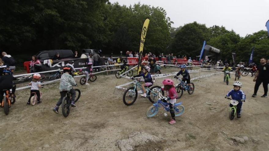 Un centenar de niños levanta el telón del Endurrazo