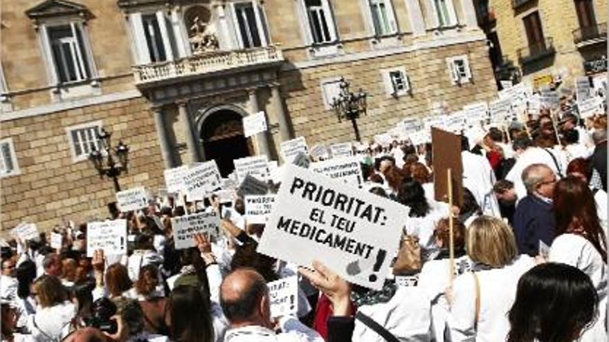 Barcelona Els farmacèutics protesten contra els impagaments del Govern