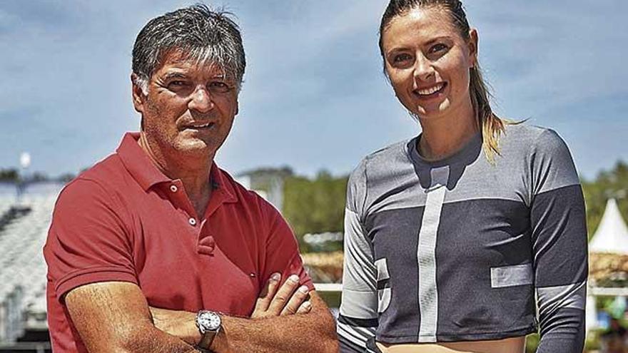 Maria Sharapova, ayer junto a Toni Nadal, director del Mallorca Open, en el Santa Ponça Country Club.