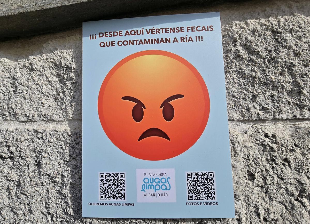 La Plataforma Augas Limpas convocó este viernes una concentración y protesta para colocar carteles advirtiendo de los vertidos de fecales a la ría de Aldán