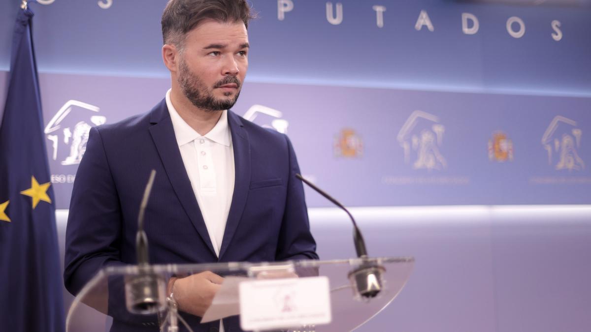 El portavoz parlamentario de la ERC, Gabriel Rufián, ofrece una rueda de prensa en el Congreso