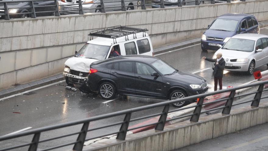 Estado en el que han quedado los dos vehículos tras el accidente