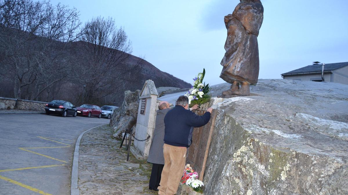 Monumento que recuerda la tragedia de Ribadelago