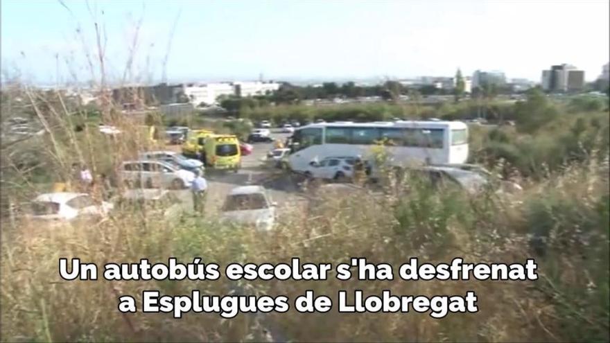 13 menors i tres adults ferits lleus en desfrenar-se un autobús escolar a Esplugues de Llobregat