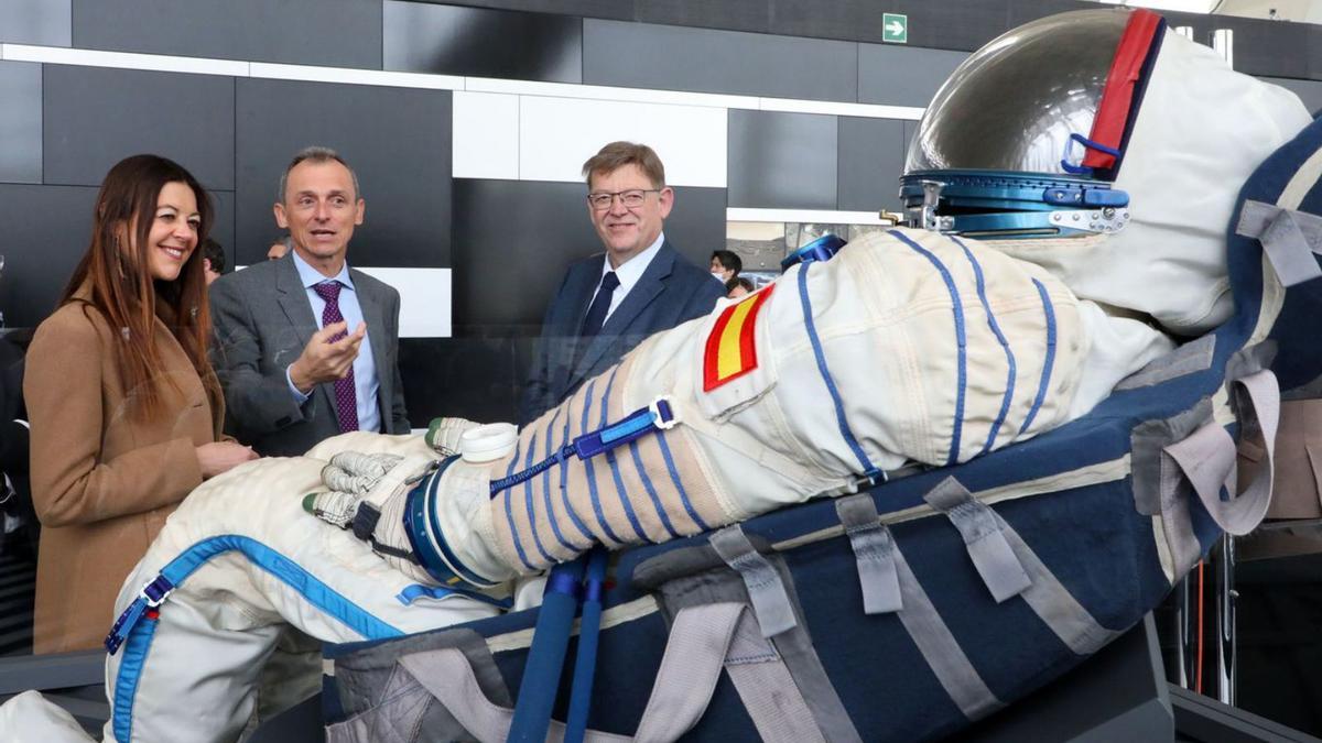 El traje de Pedro Duque en el Museu de les Ciències | LEVANTE-EMV