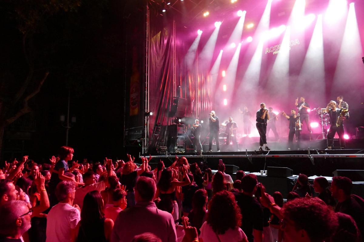 EN IMATGES | Figueres acomiada La Fúmiga en el seu últim concert gratuït a Catalunya EN IMATGES | Figueres acomiada La Fúmiga en el seu últim concert gratuït a Catalunya