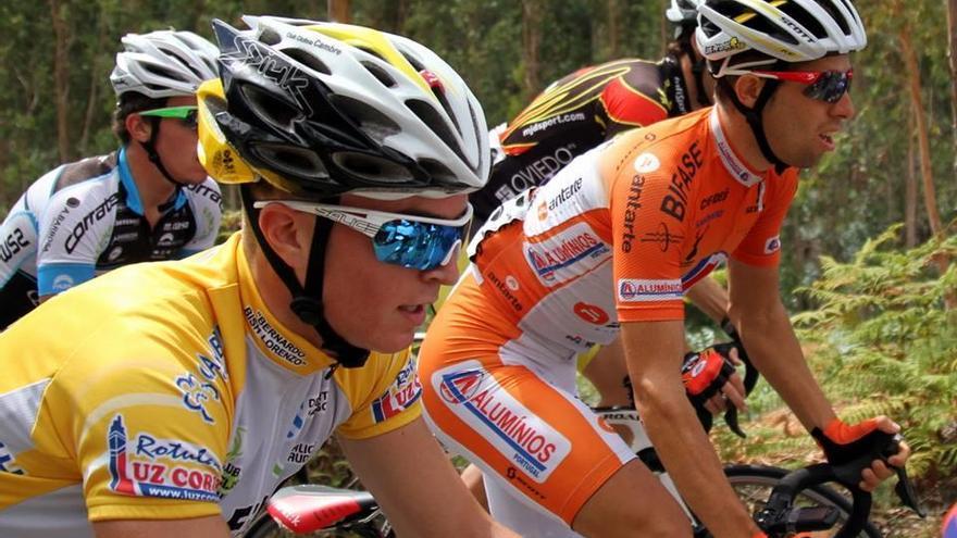 Jon Ander Tomé, en una carrera con el Cambre.