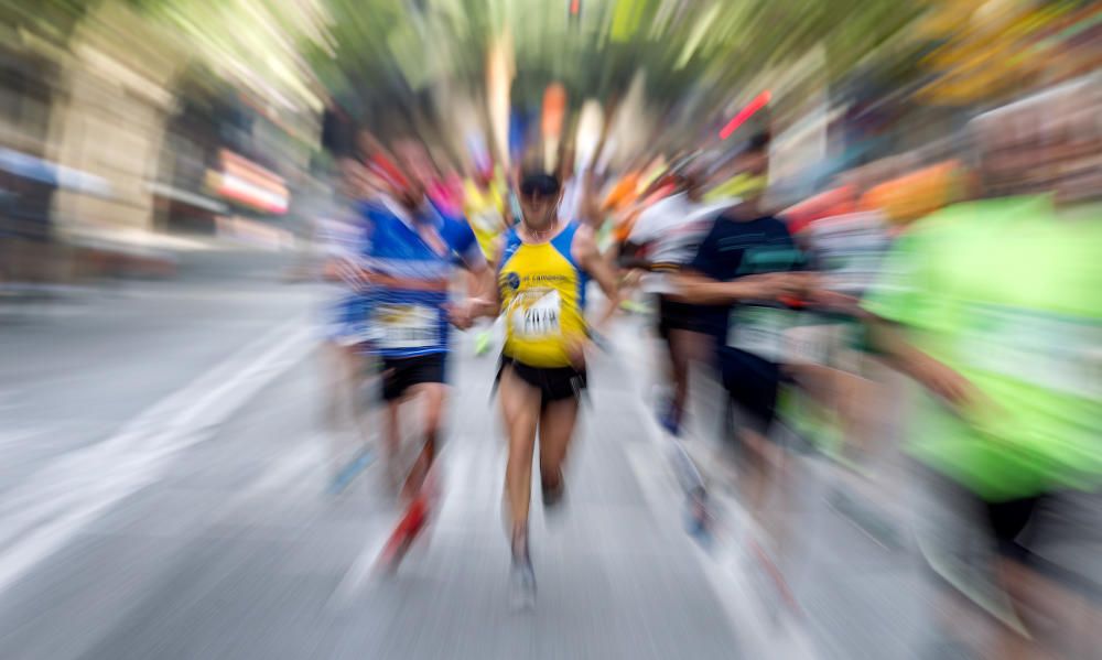 Hamid se adjudica el Medio Maratón de Alicante.