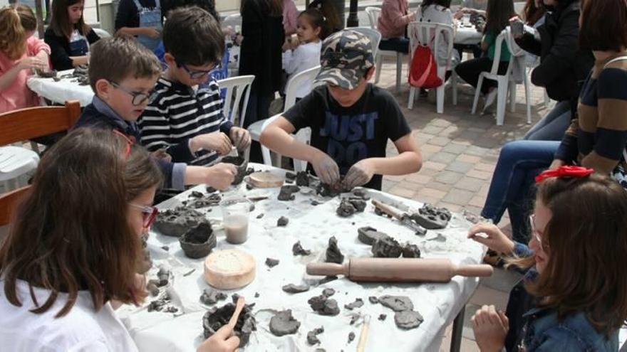 Talleres de esparto y alfarería para los más pequeños