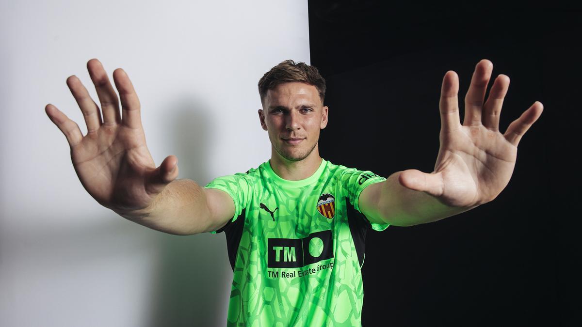 Dimitrievski habla sobre su renovación por Valencia CF