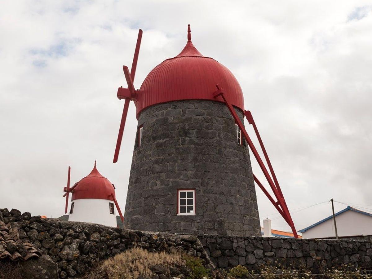 Molinos de viento en La Graciosa Azores