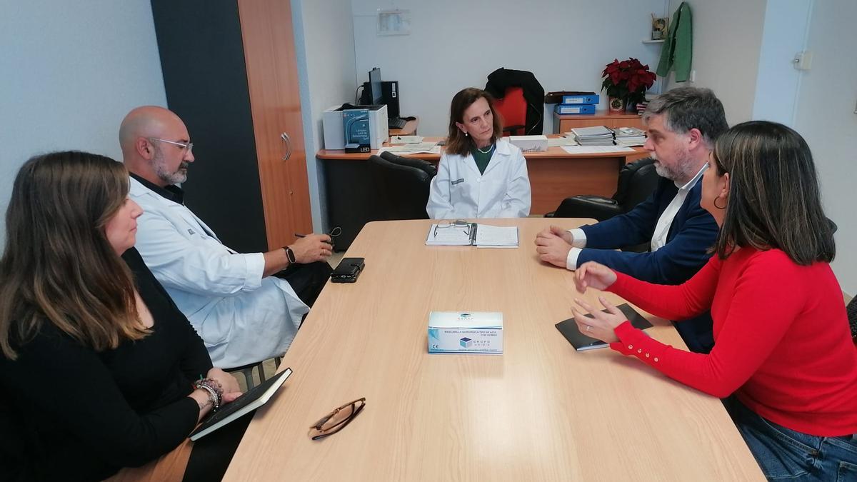 Reunión de la delegación de Villena con la gerente del departamento de Salud de Elda.
