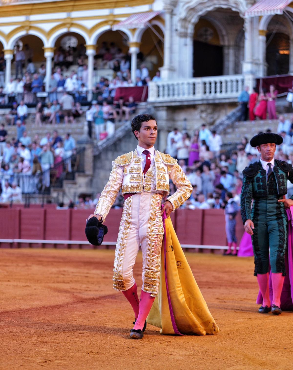 Manuel León da la vuelta al ruedo en el primer festejo de promoción.