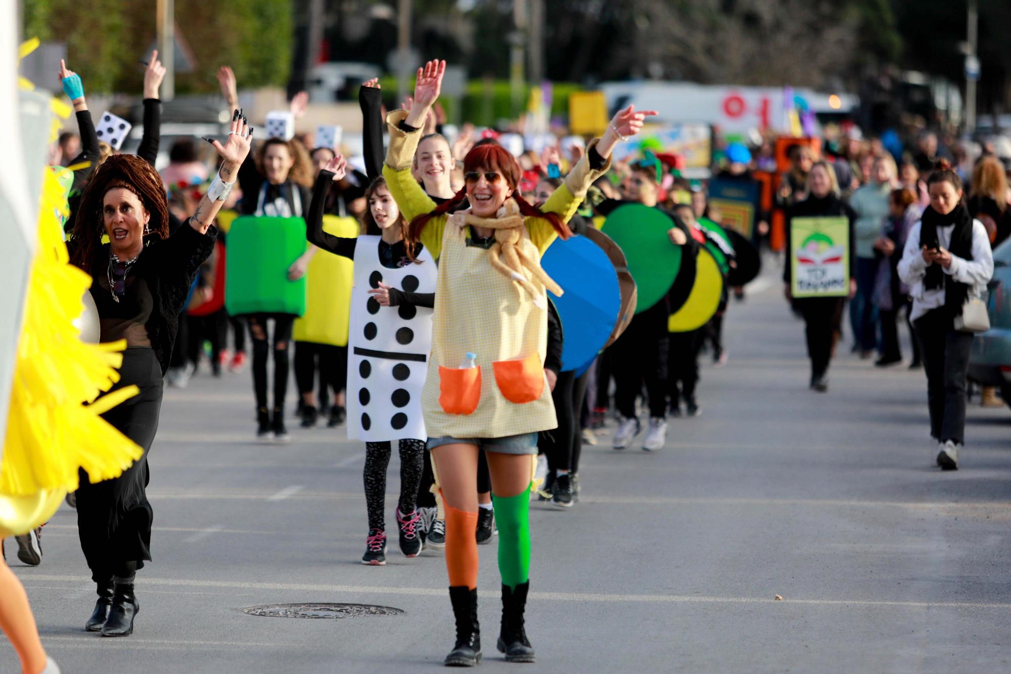 Todas las imágenes de la rúa de carnaval 2023 en Santa Eulària