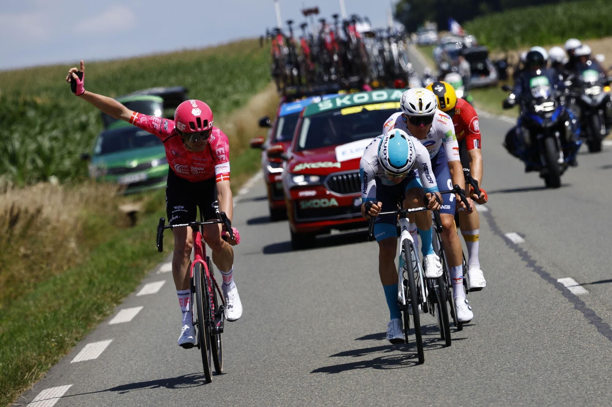 (France), 08/07/2025.- (L-R) Danish rider Kasper Asgreen of EF Education - EasyPost team, French rider Lenny Martinez of Bahrain - Victorious team, French rider Thomas Gachignard of Team TotalEnergies and Norwegian rider Jonas Abrahamsen of Uno-X Mobility team in action during the 4th stage of the Tour de France cycling race over 174.2km from Amiens to Rouen, France, 08 July 2025. (Ciclismo, Bahrein, Francia) EFE/EPA/MARTIN DIVISEK