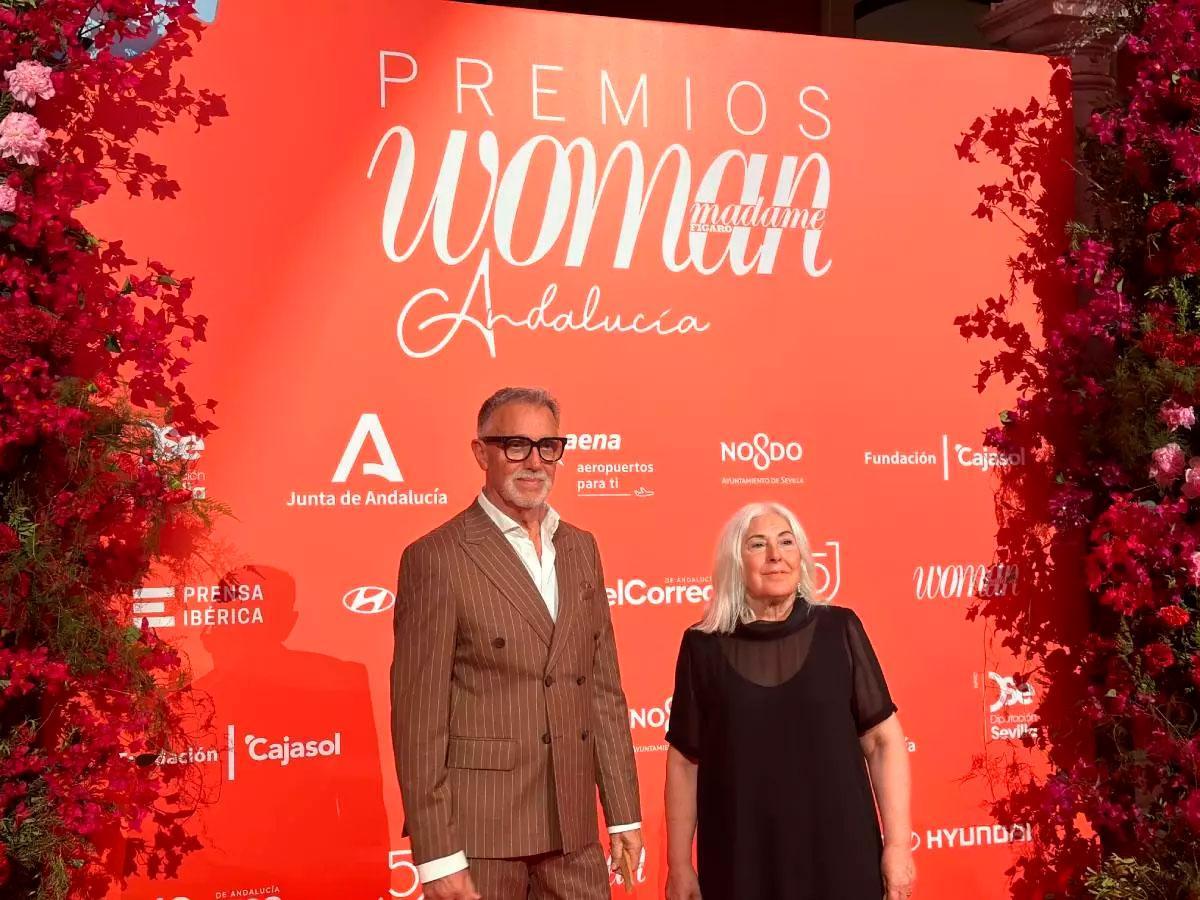 El diseñador Fernando Claro, en la alfombra roja de los Premios Woman Andalucía.