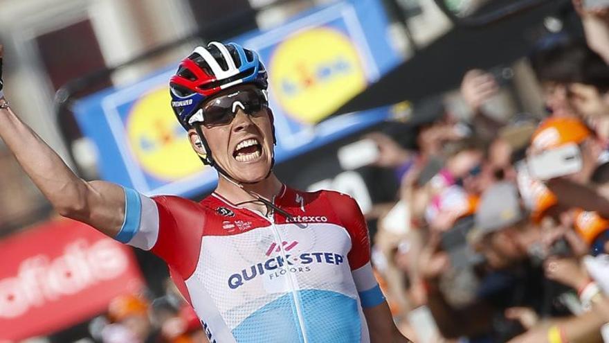 Bob Jungels celebra su victoria.