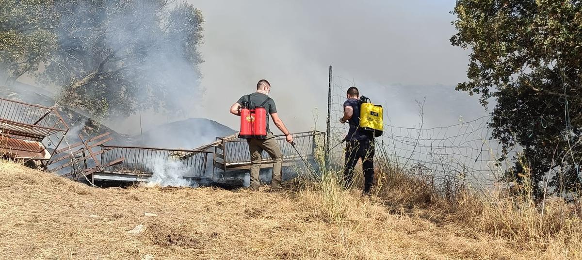 Vecinos de Fermoselle combaten las llamas