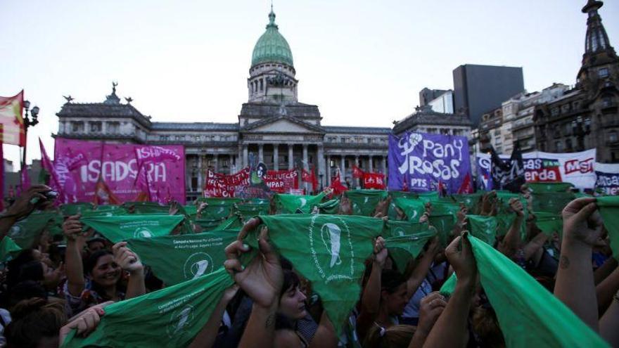 La &#039;marea verde&#039; vuelve a tomar las calles en Argentina en pro del aborto