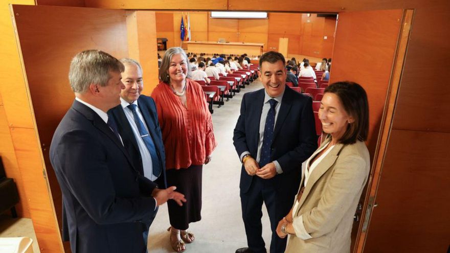 Rodríguez supervisó ayer las pruebas de la ESO. | Xoán Álvarez