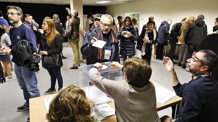 Un col·legi electoral a Girona durant les darreres eleccions.