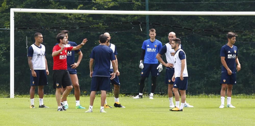 Alemany y Murthy, atentos al entrenamiento