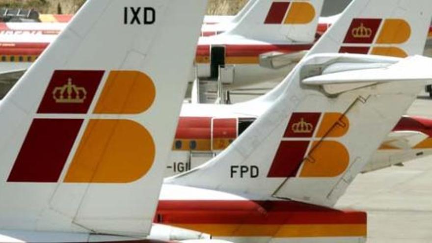 Iberia suspenderá sus rutas a los destinos más turísticos.