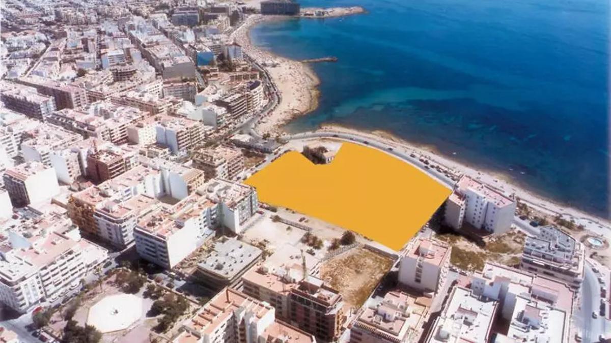 Parcela de ubicación de las torres de Don Sento en la cala del Palangre