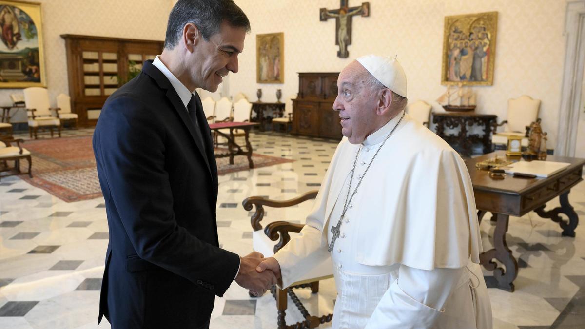 Pedro Sánchez, Meloni, Milei: la despedida de los líderes internacionales hacia el Papa Francisco