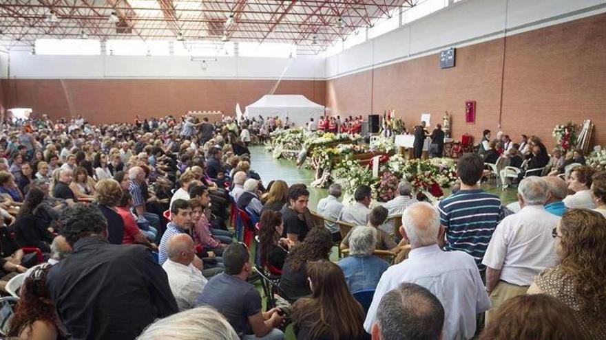 Multitudinaria despedida a los cinco chicos de Monterrubio de la Serena