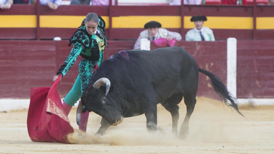 La novillera Rocío Romero será apoderada por el calasparreño Óscar Fernández