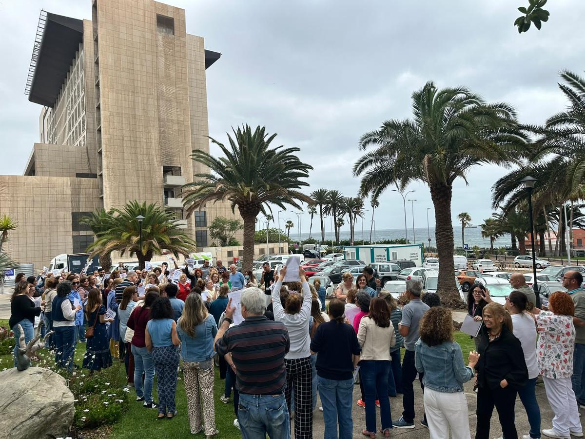 Los Auxiliares Administrativos del Servicio Canario de Salud exigen su reclasificación inmediata al Grupo C1