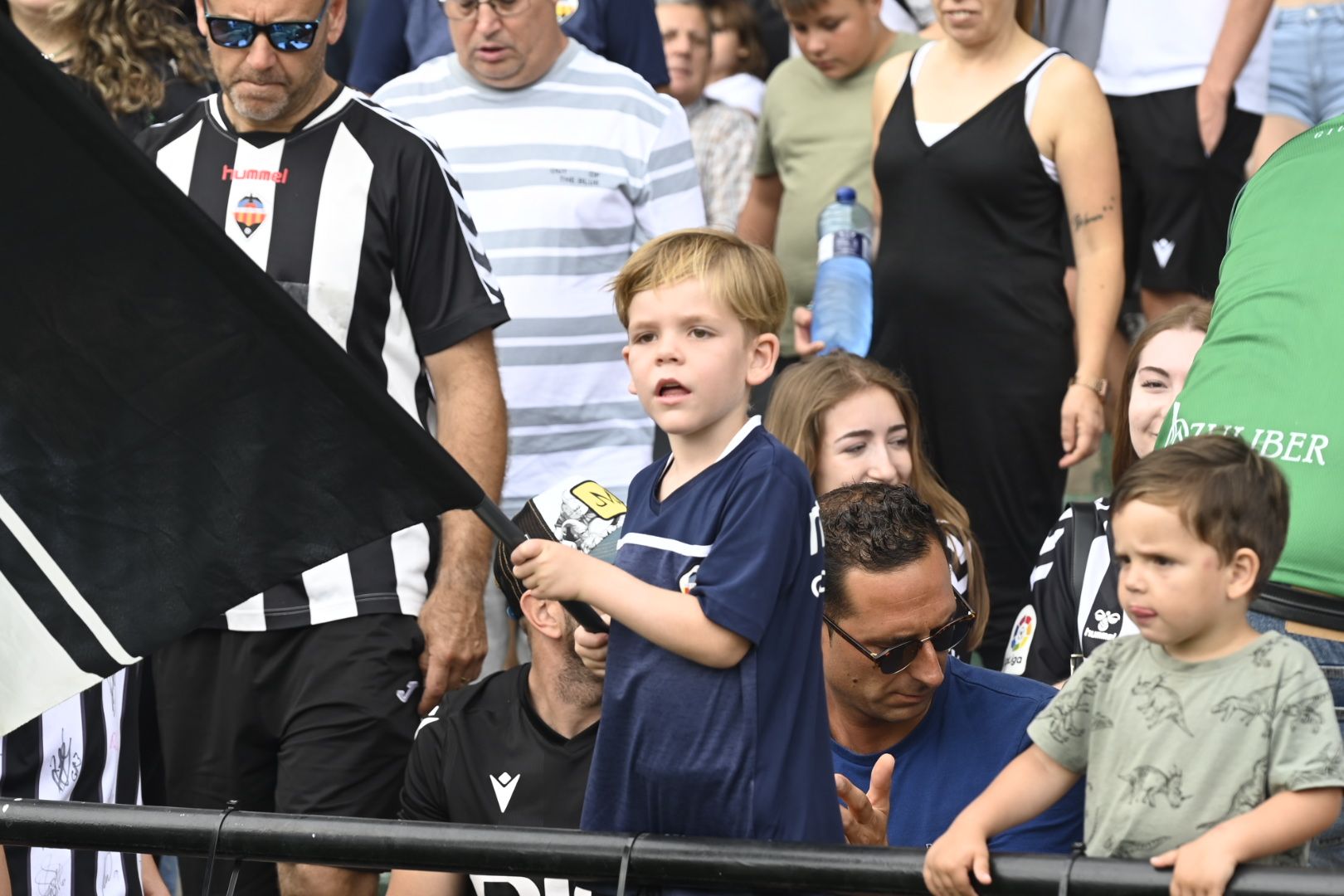 Galería de fotos: La afición lleva en volandas al CD Castellón