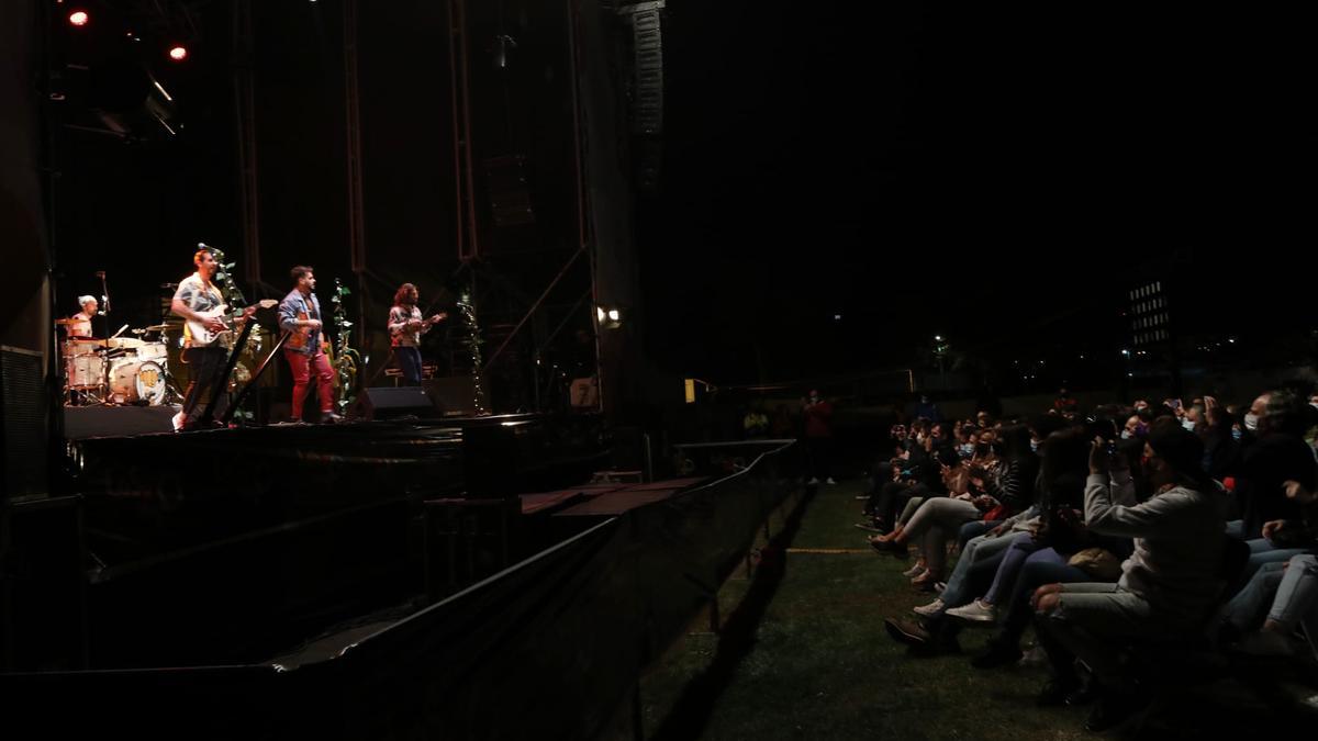 El público durante el concierto de Bombai, el viernes.